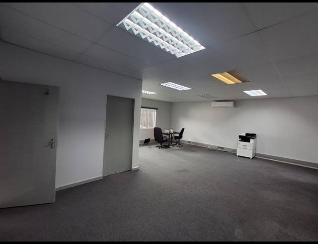 90M² OFFICE TO LET IN VINCENT